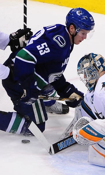 Niemi's 33 saves lead Sharks to victory over Canucks